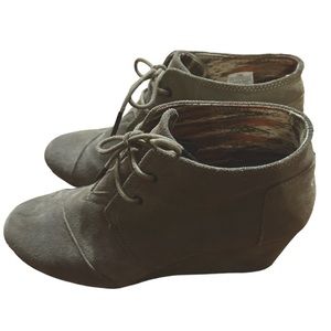 Tom’s Ankle Suede Gray Boots Women’s 9.5